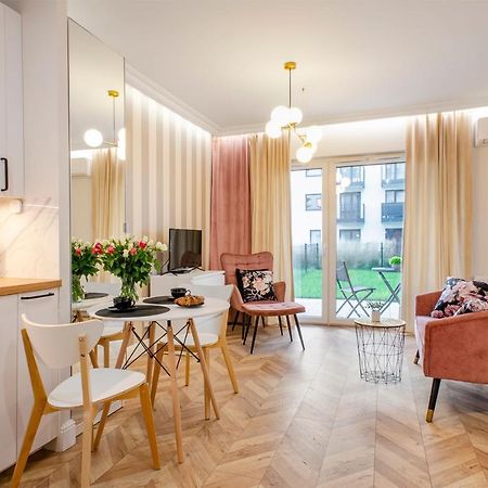 Sky Home- Rose Apartament -Manufaktura, Bezplatny Parking, Klima, Dostep Na Kod 罗兹 外观 照片