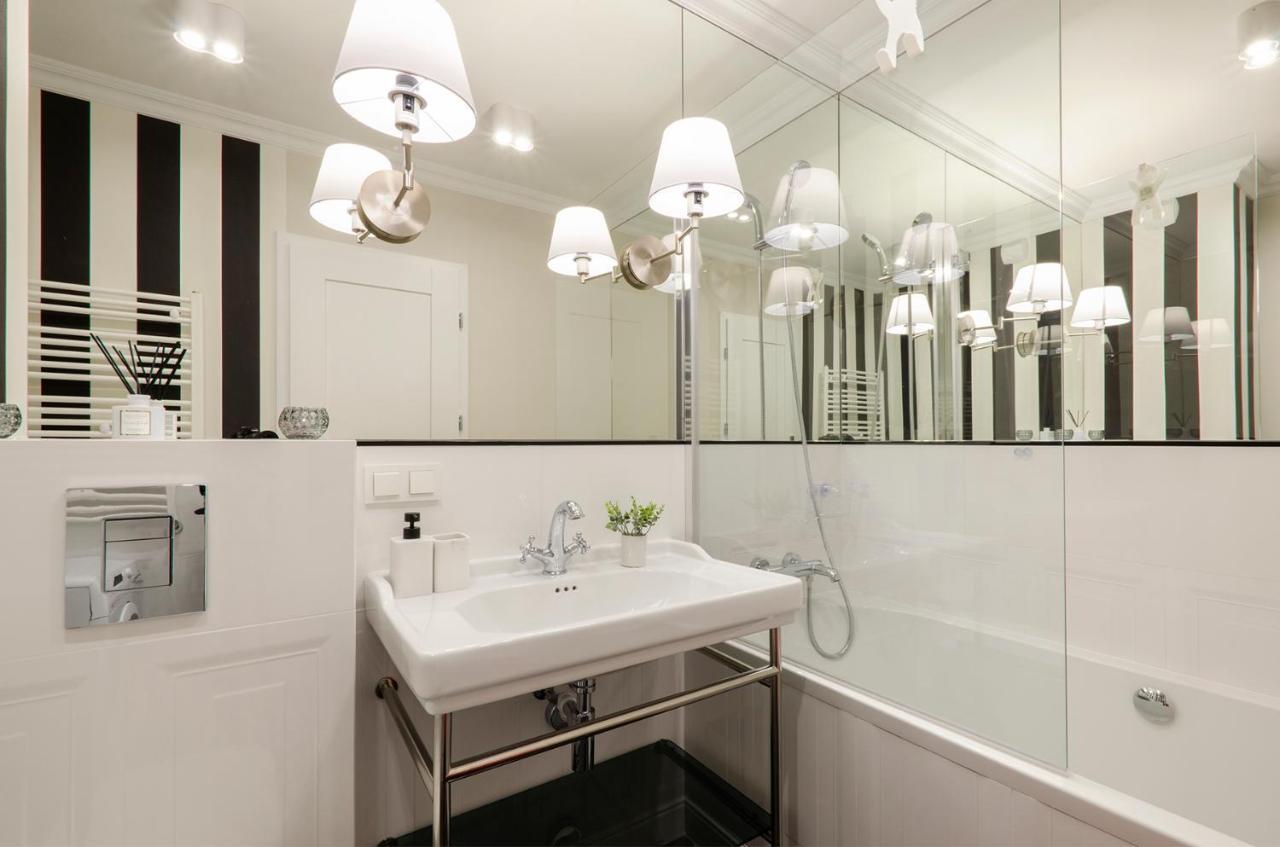 Sky Home- Rose Apartament -Manufaktura, Bezplatny Parking, Klima, Dostep Na Kod 罗兹 外观 照片