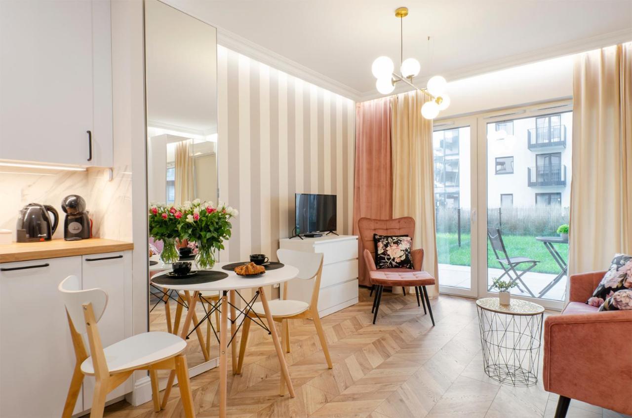 Sky Home- Rose Apartament -Manufaktura, Bezplatny Parking, Klima, Dostep Na Kod 罗兹 外观 照片