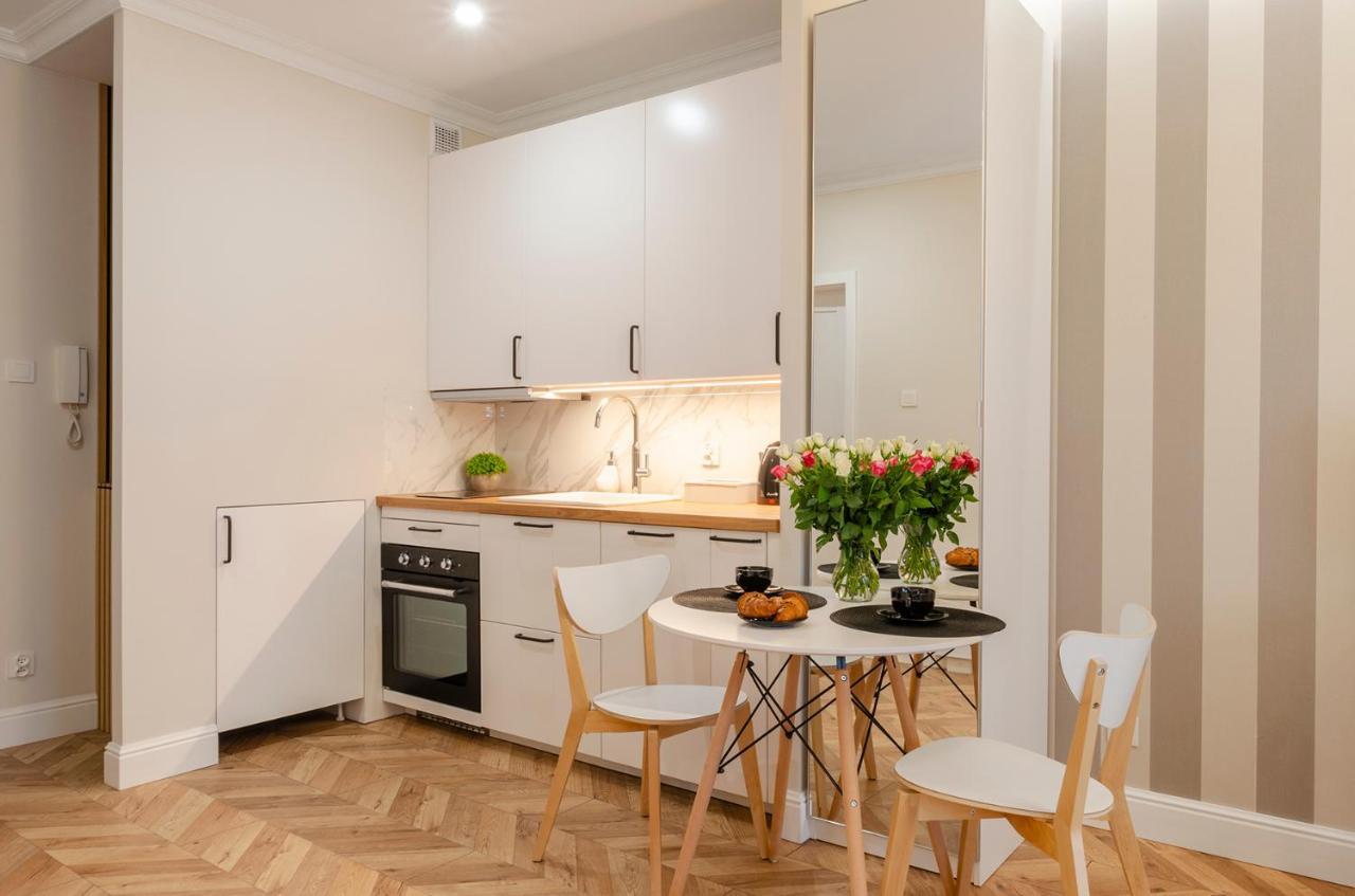 Sky Home- Rose Apartament -Manufaktura, Bezplatny Parking, Klima, Dostep Na Kod 罗兹 外观 照片