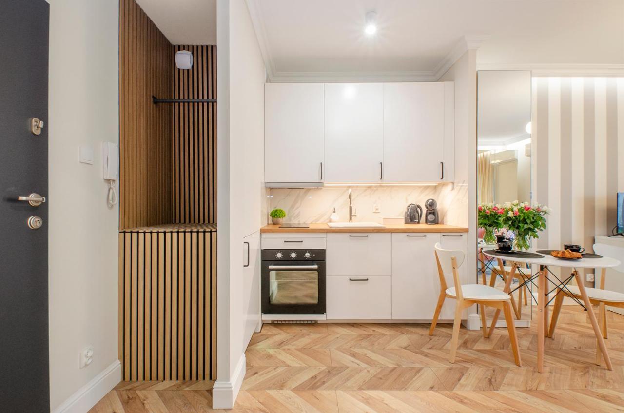 Sky Home- Rose Apartament -Manufaktura, Bezplatny Parking, Klima, Dostep Na Kod 罗兹 外观 照片