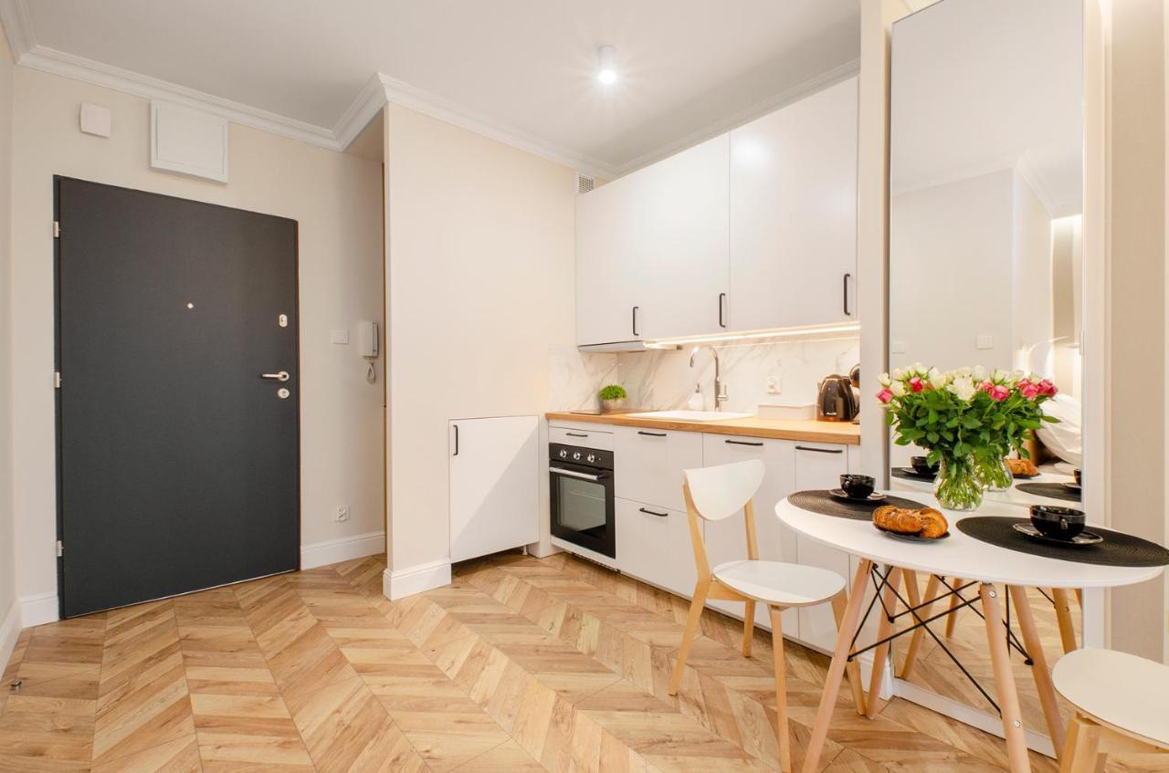 Sky Home- Rose Apartament -Manufaktura, Bezplatny Parking, Klima, Dostep Na Kod 罗兹 外观 照片